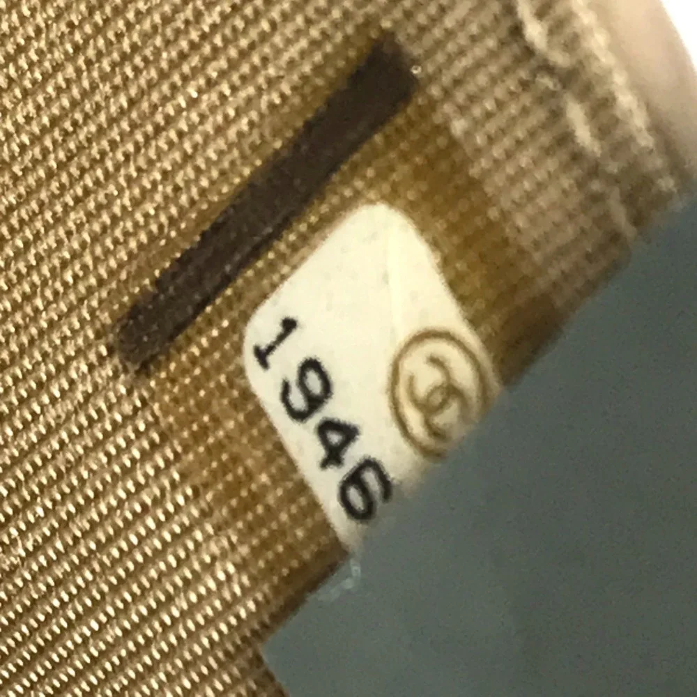 CHANEL Authentic Cream Wallet